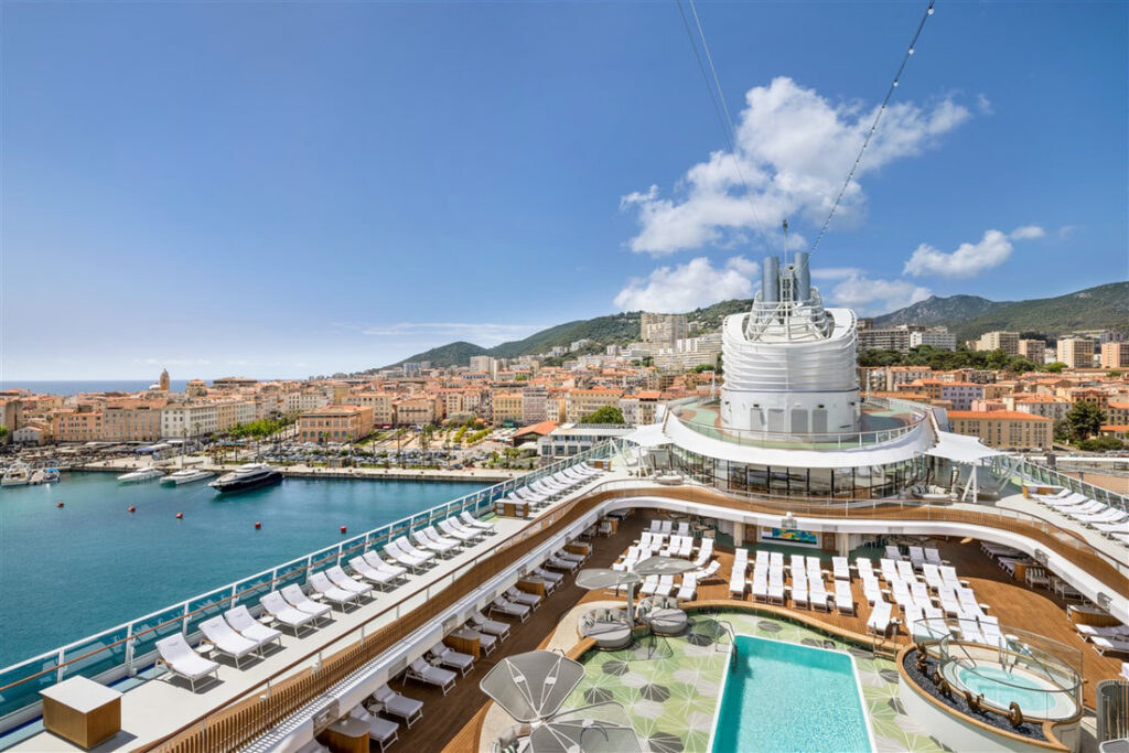 Oceania VISTA-oc-a-pool-deck-architecture-1_orig